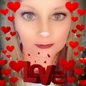 Meet your Posher, Dina